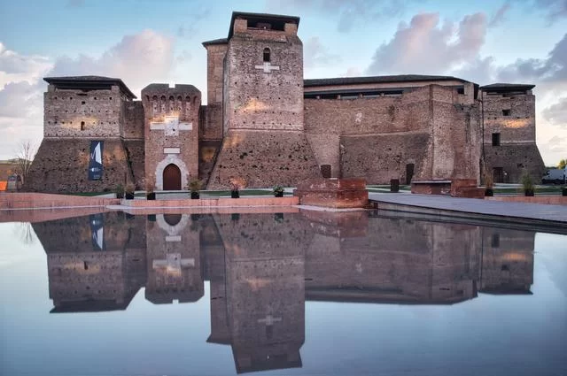 Raffaele Ravaioli / Unsplash Замок Сизмундо Римини